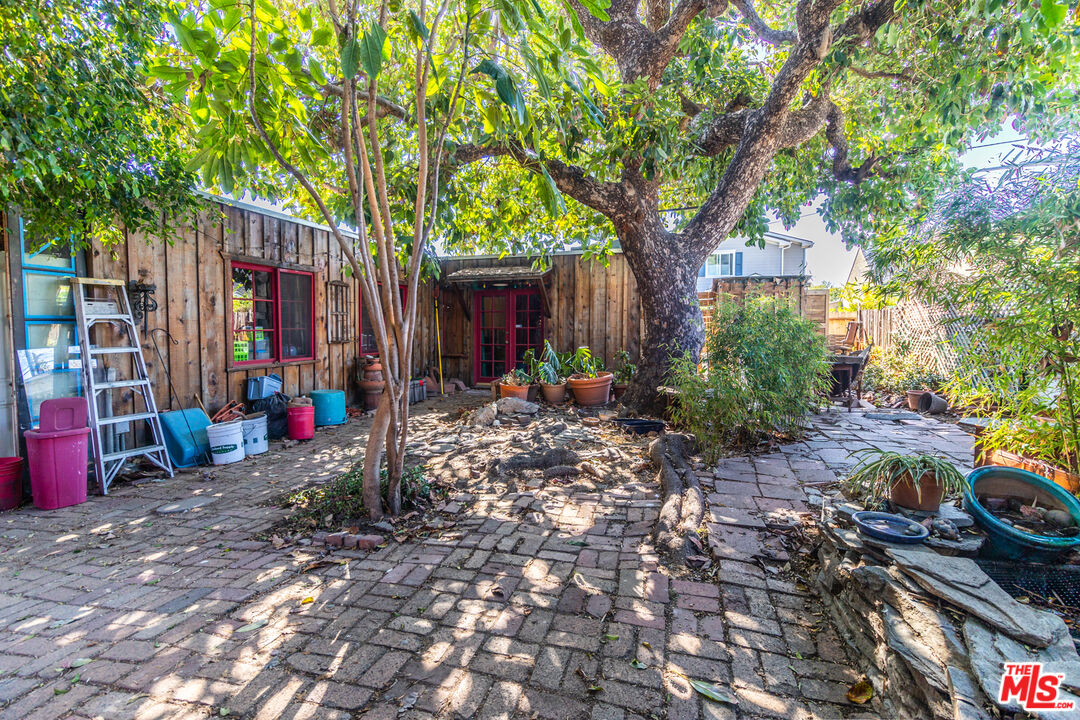 2371 Midvale Avenue Los Angeles, CA 90064 - Photo 25 of 33 a view of a backyard with a large tree and wooden fence