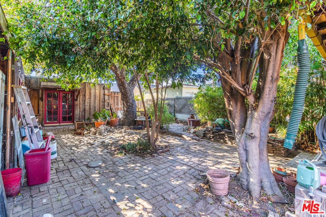 2371 Midvale Avenue Los Angeles, CA 90064 - Photo 32 of 33 a view of a patio with table and chairs potted plants and large tree