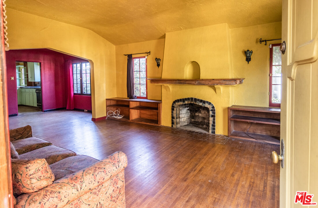 2371 Midvale Avenue Los Angeles, CA 90064 - Photo 5 of 33 a view of livingroom with furniture wooden floor and windows