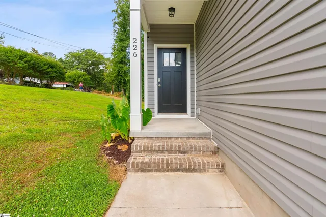 $319,999 | 226 Alice Farr Drive, Greenville, SC 29617