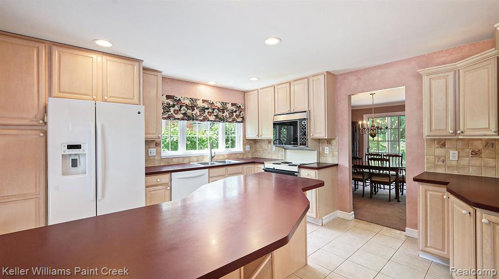 1552 North Fairview Lane Rochester Hills, MI 48306 - Photo 3 of 34