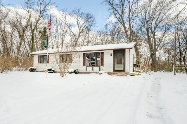 $324,500 | 12843 South Wolcott Street, Sawyer, MI 49125