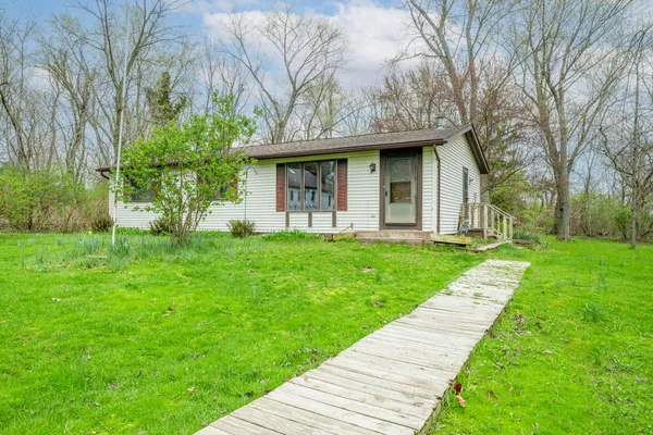 $278,500 | 12843 South Wolcott Street, Sawyer, MI 49125