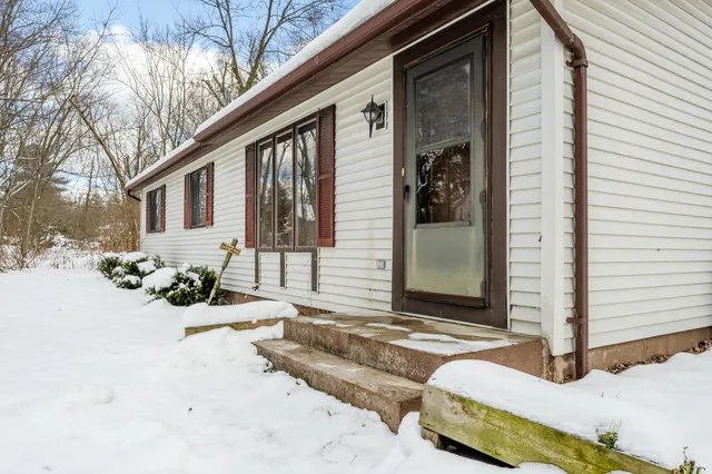 $298,500 | 12843 South Wolcott Street, Sawyer, MI 49125