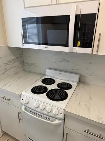 $1,350 | 101 Southeast 9th Street, Unit 7, Hallandale Beach, FL 33009