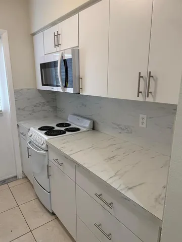 $1,350 | 101 Southeast 9th Street, Unit 7, Hallandale Beach, FL 33009