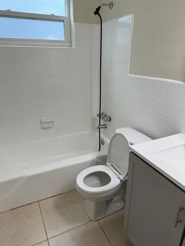 $1,350 | 101 Southeast 9th Street, Unit 7, Hallandale Beach, FL 33009