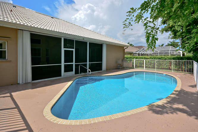 10767 Sea Cliff Circle Boca Raton, FL 33498 - Photo 28 of 45 10767 Sea Cliff Cir Boca Raton-small-028