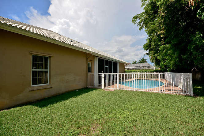 10767 Sea Cliff Circle Boca Raton, FL 33498 - Photo 30 of 45 10767 Sea Cliff Cir Boca Raton-small-030