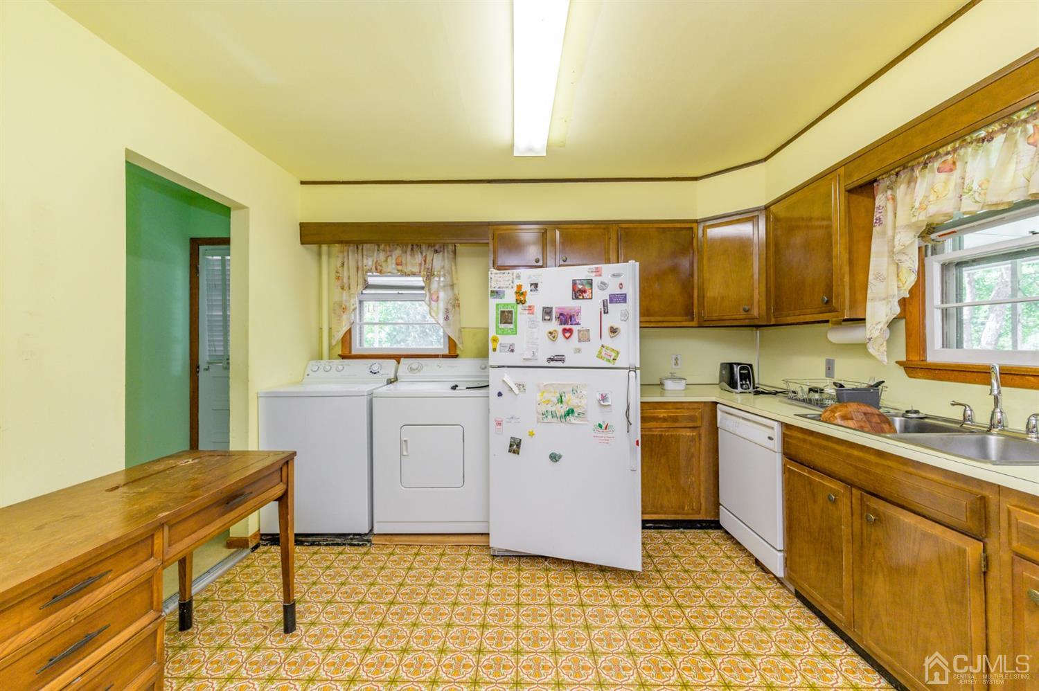 370 East Millstream Road Cream Ridge, NJ 08514 - Photo 19 of 54 a kitchen with a sink cabinets and window