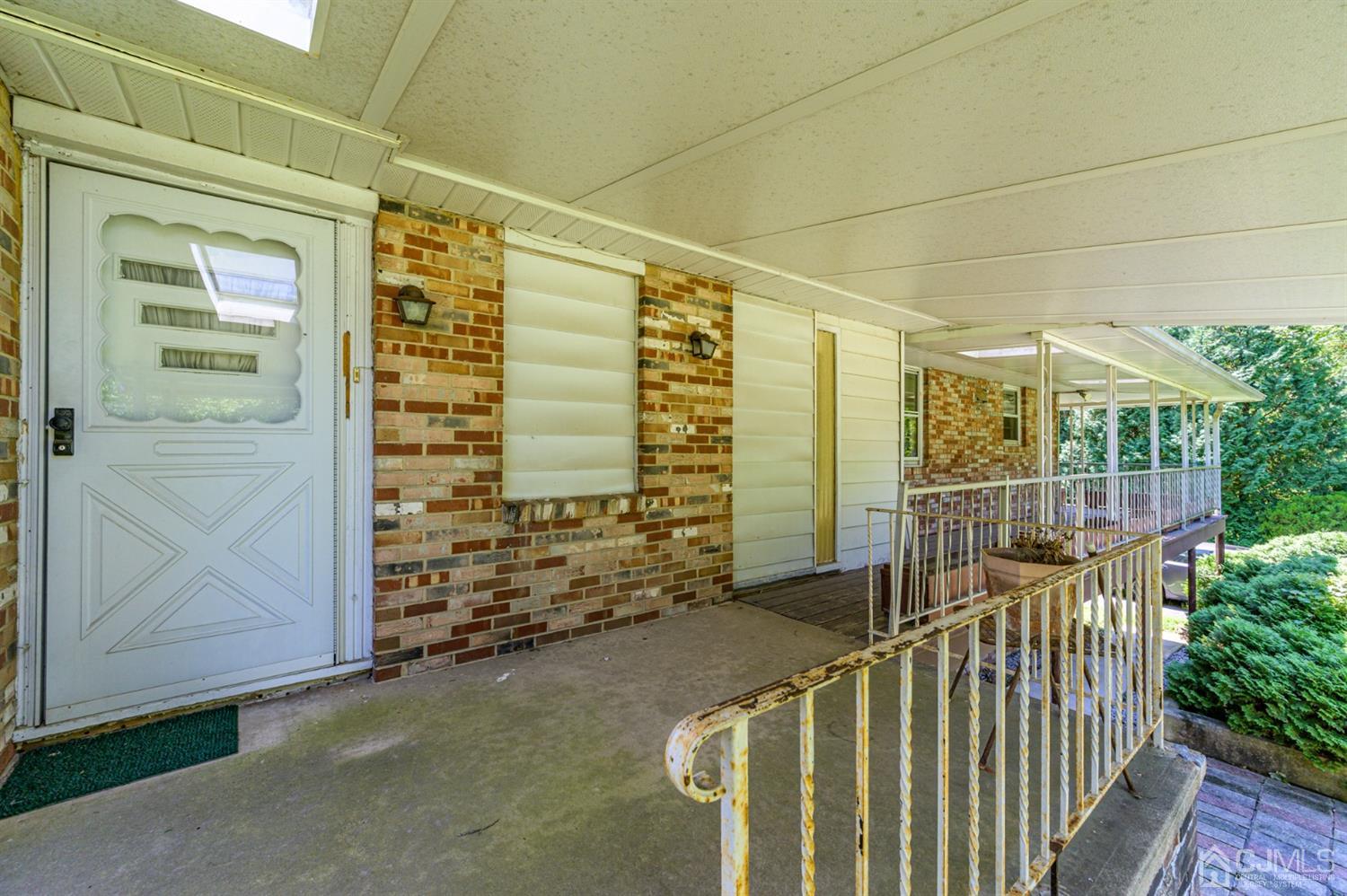 370 East Millstream Road Cream Ridge, NJ 08514 - Photo 3 of 54