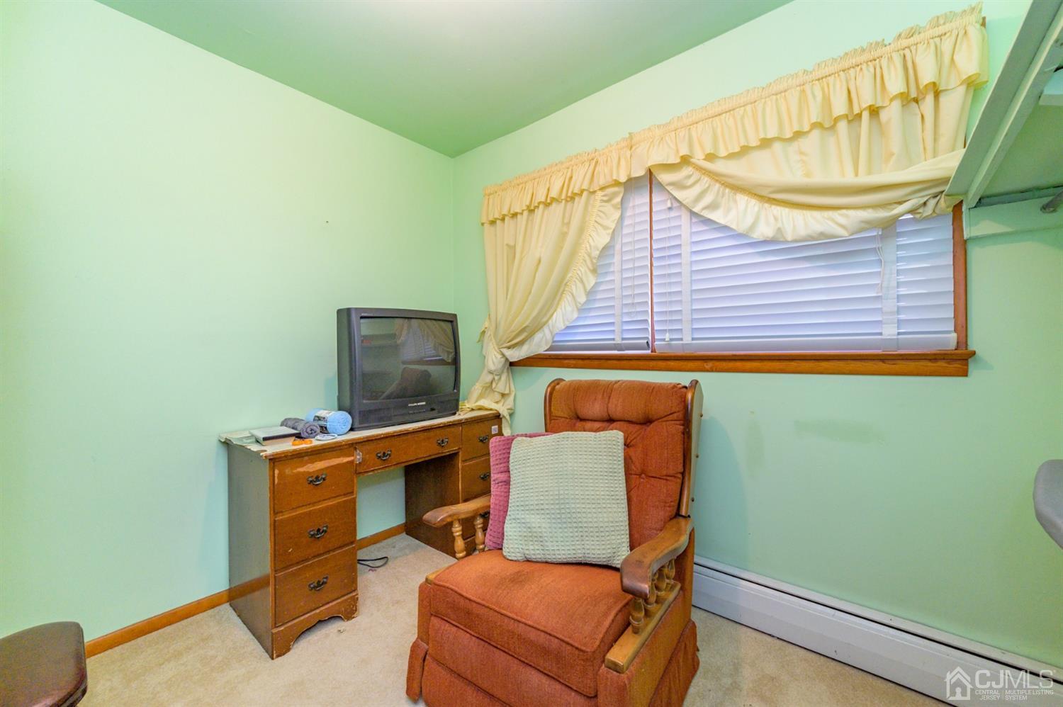 370 East Millstream Road Cream Ridge, NJ 08514 - Photo 29 of 54 a room with a chair and a table