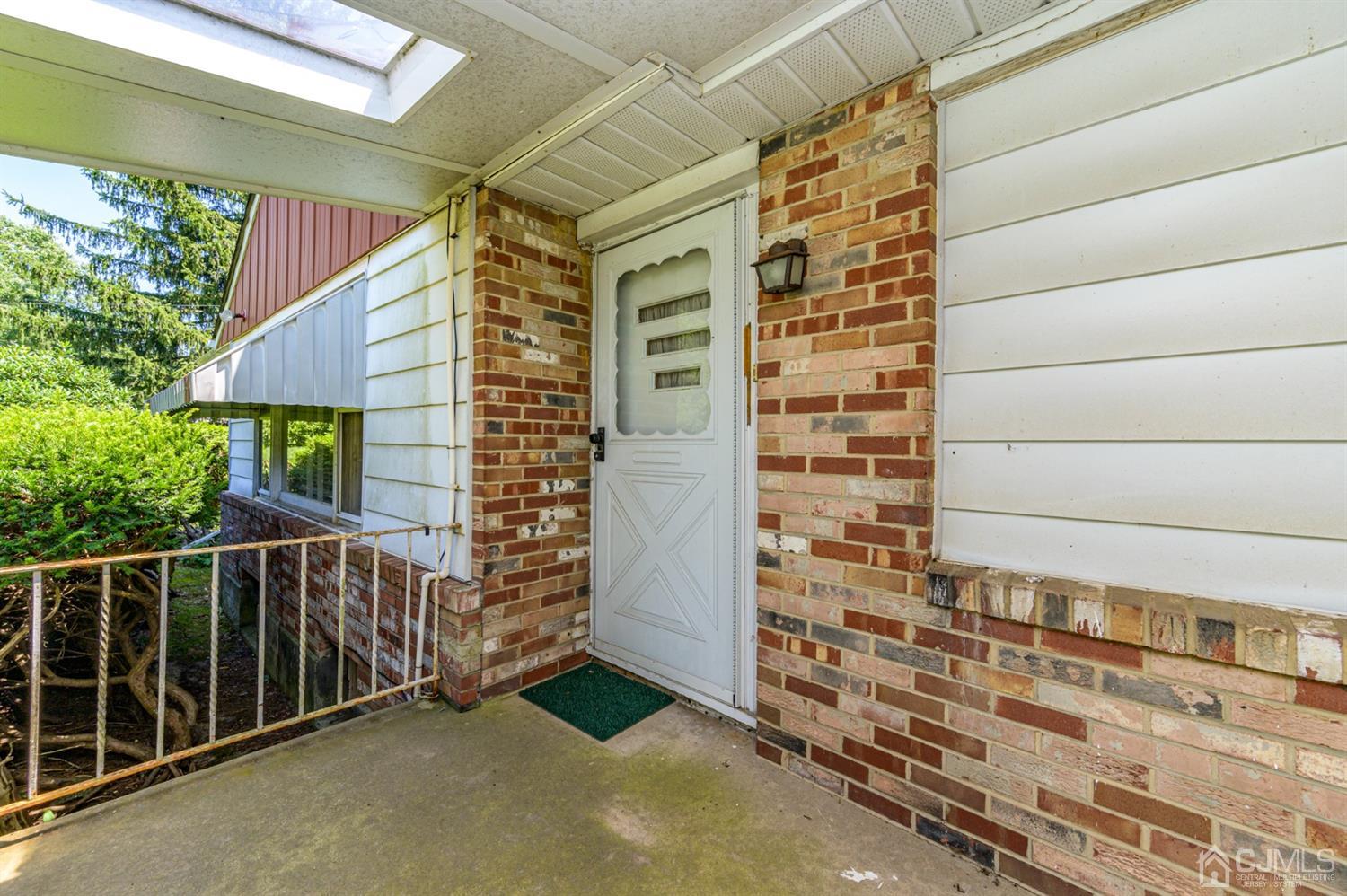 370 East Millstream Road Cream Ridge, NJ 08514 - Photo 5 of 54