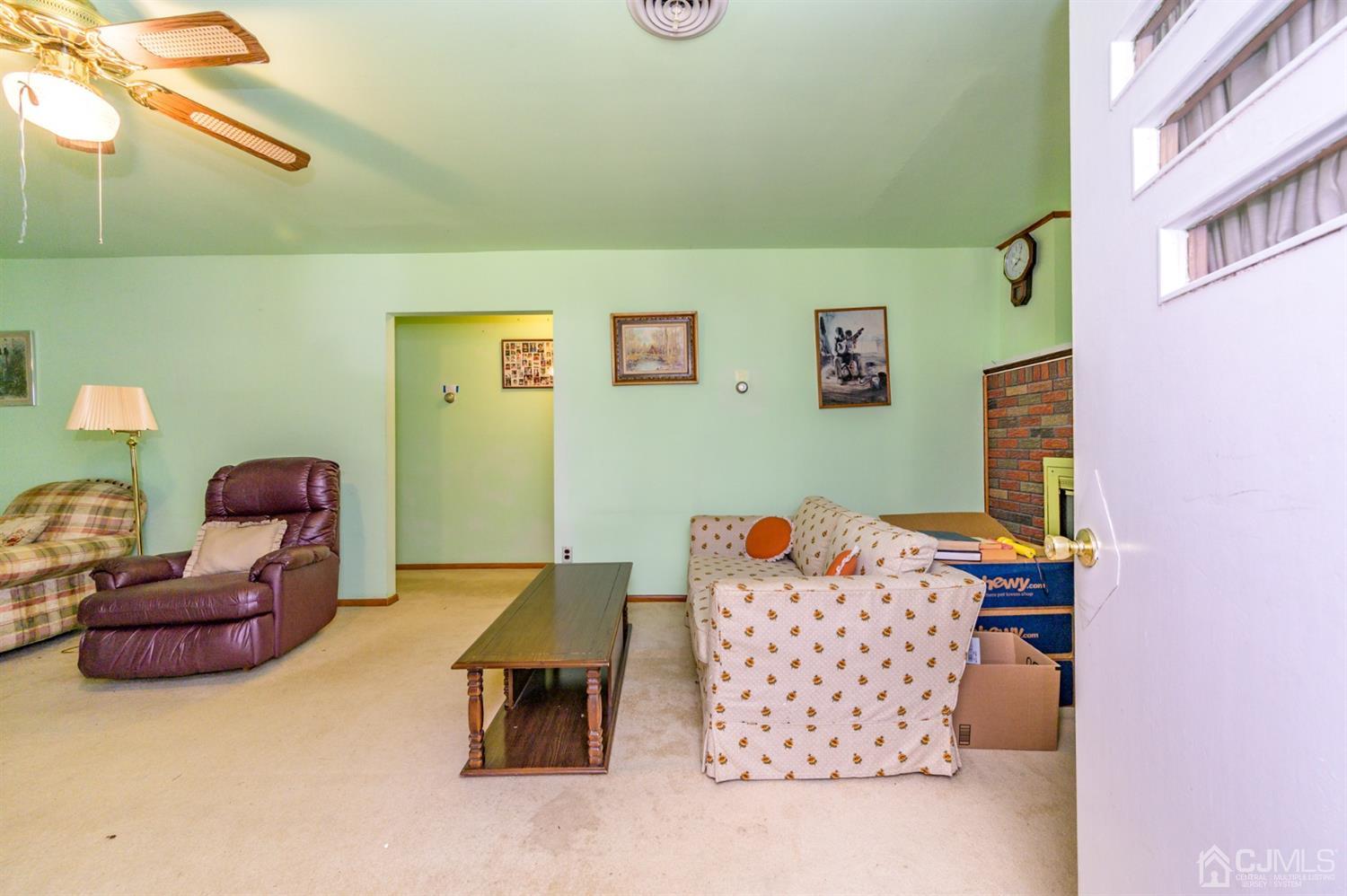 370 East Millstream Road Cream Ridge, NJ 08514 - Photo 6 of 54 a living room with furniture