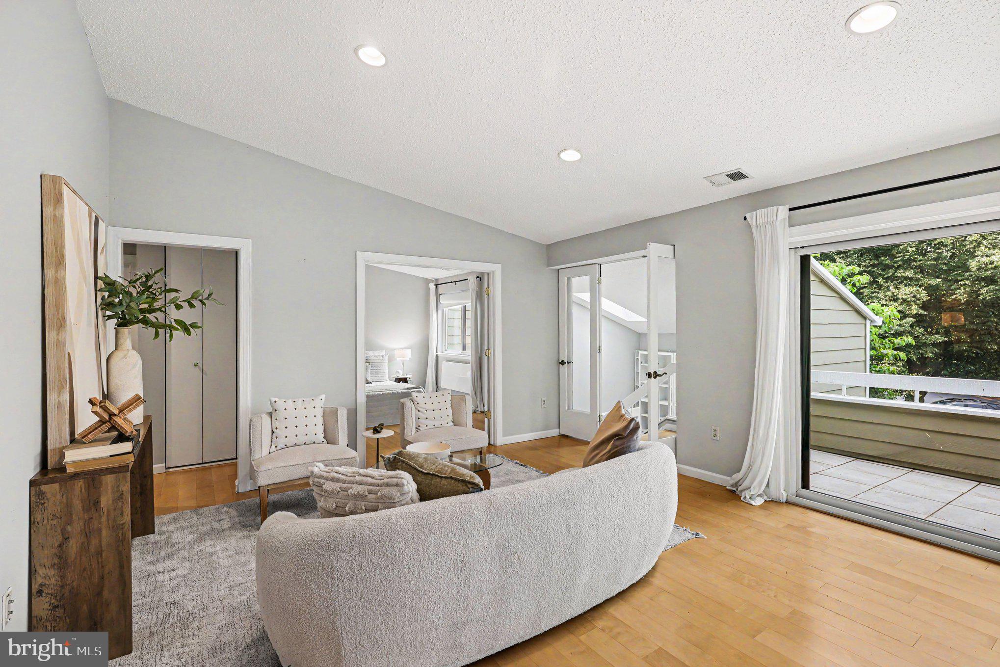 1927 Villaridge Drive Reston, VA 20191 - Photo 4 of 24