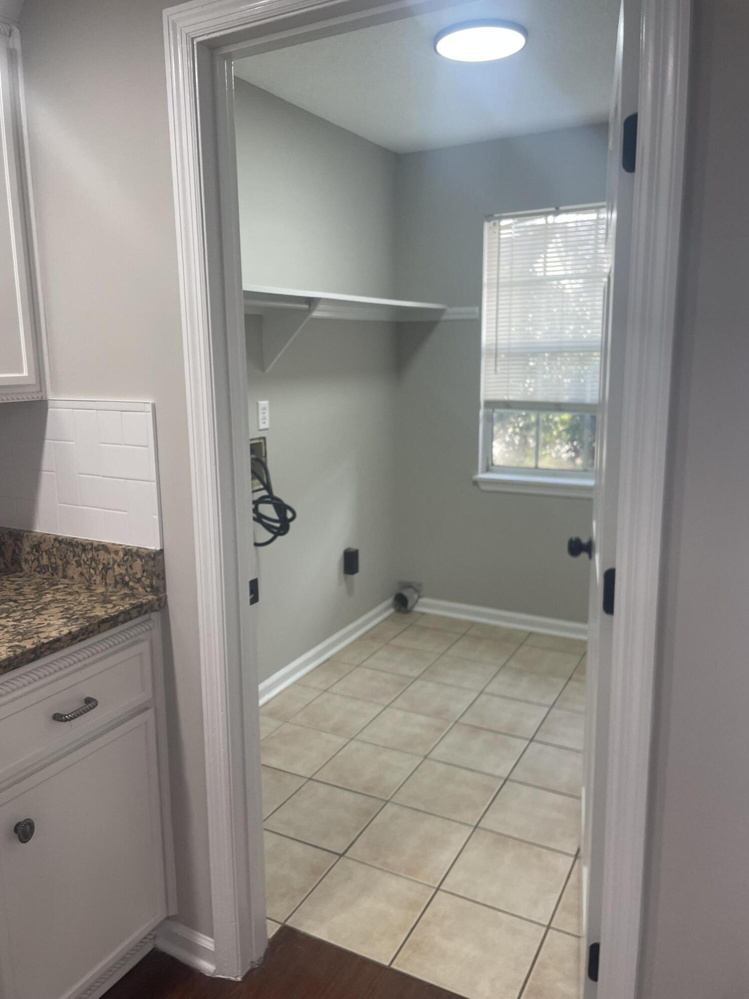 686 Clinton Way West Martinez, GA 30907 - Photo 11 of 30 Laundry Room