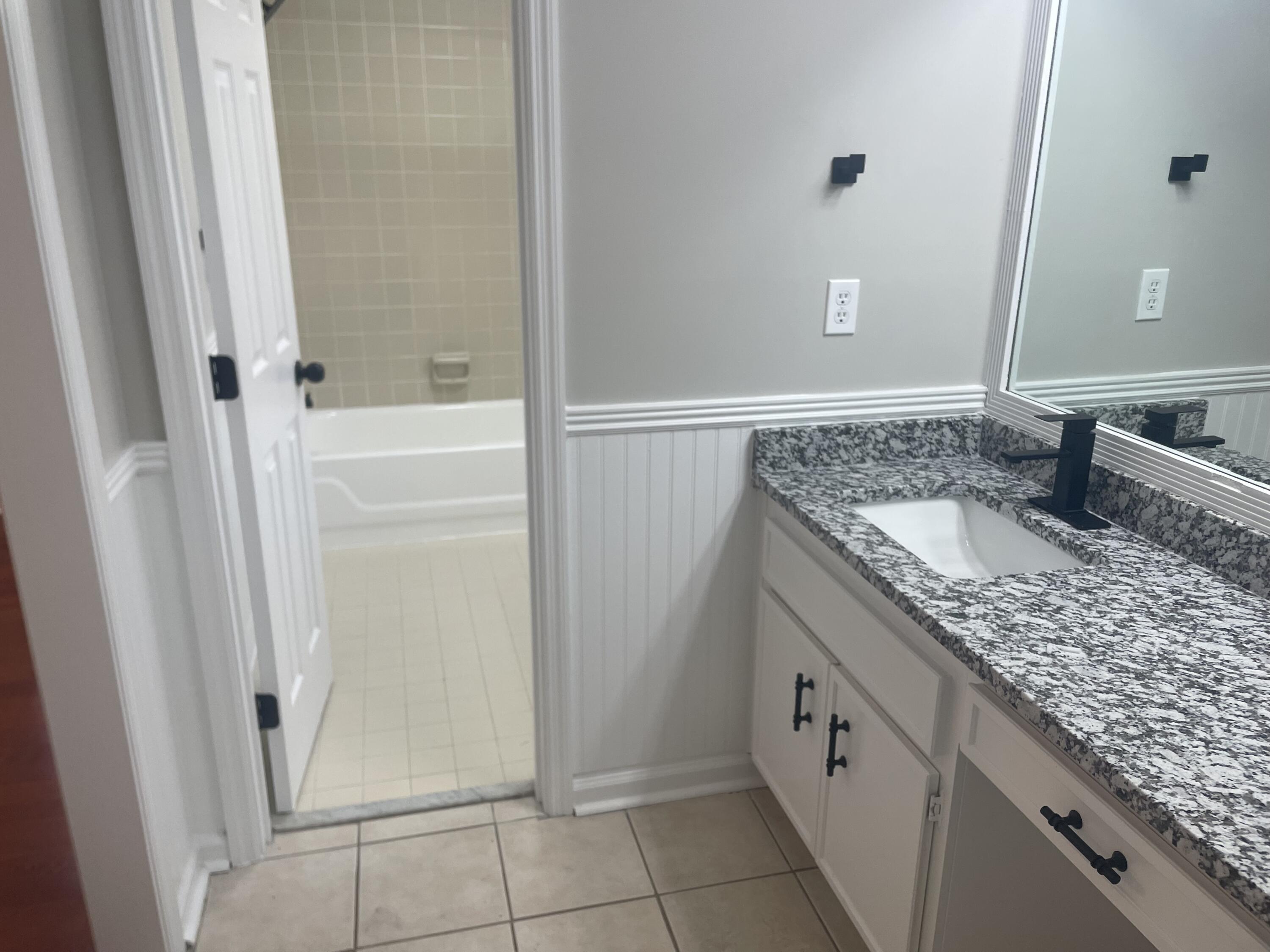 686 Clinton Way West Martinez, GA 30907 - Photo 16 of 30 Ensuite Bathroom