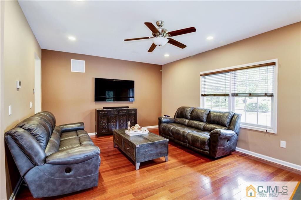 950 New Dover Road Edison, NJ 08820 - Photo 7 of 35 Gallery Image 7