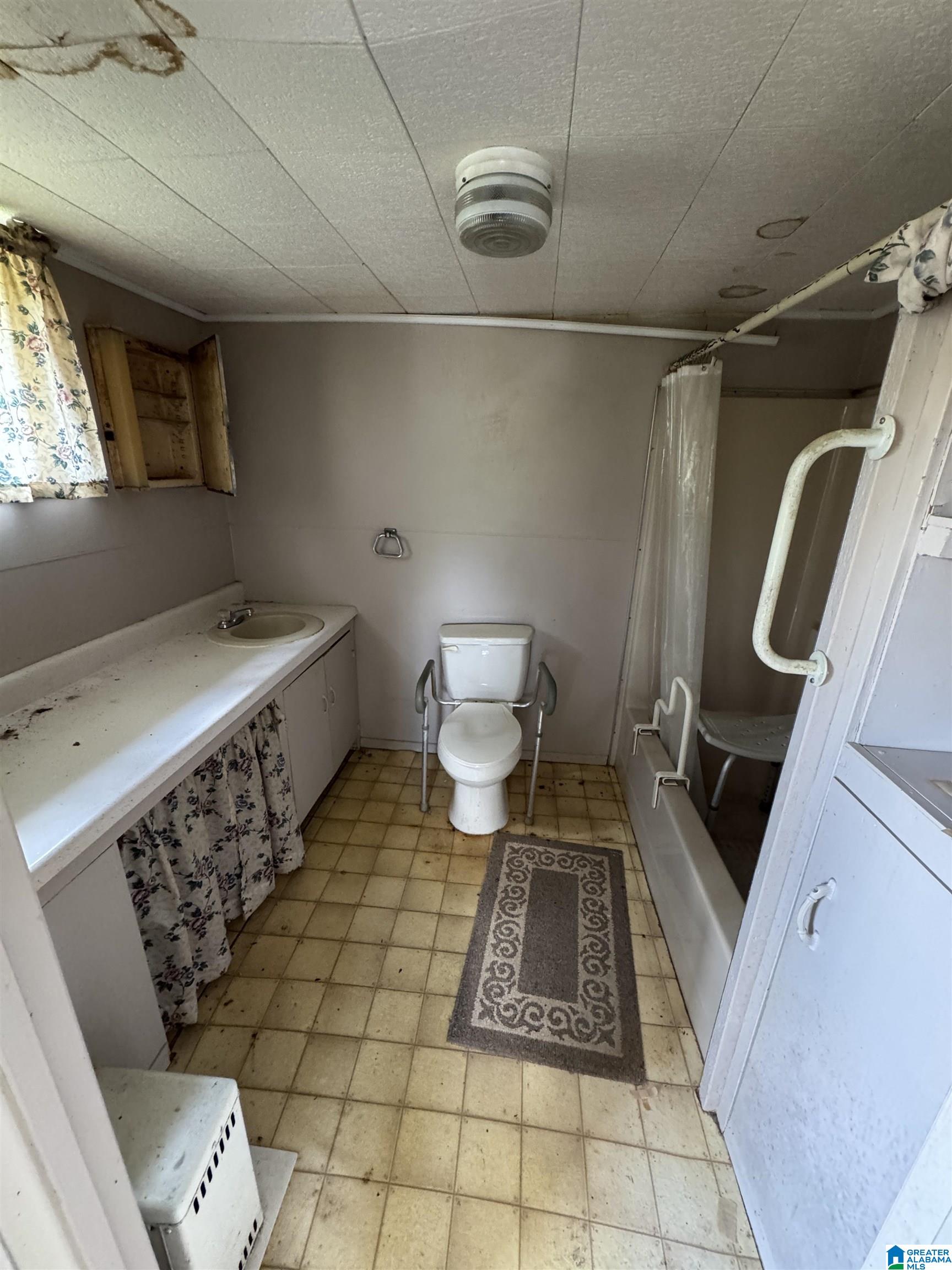 1015 Patterson Street Anniston, AL 36201 - Photo 14 of 24