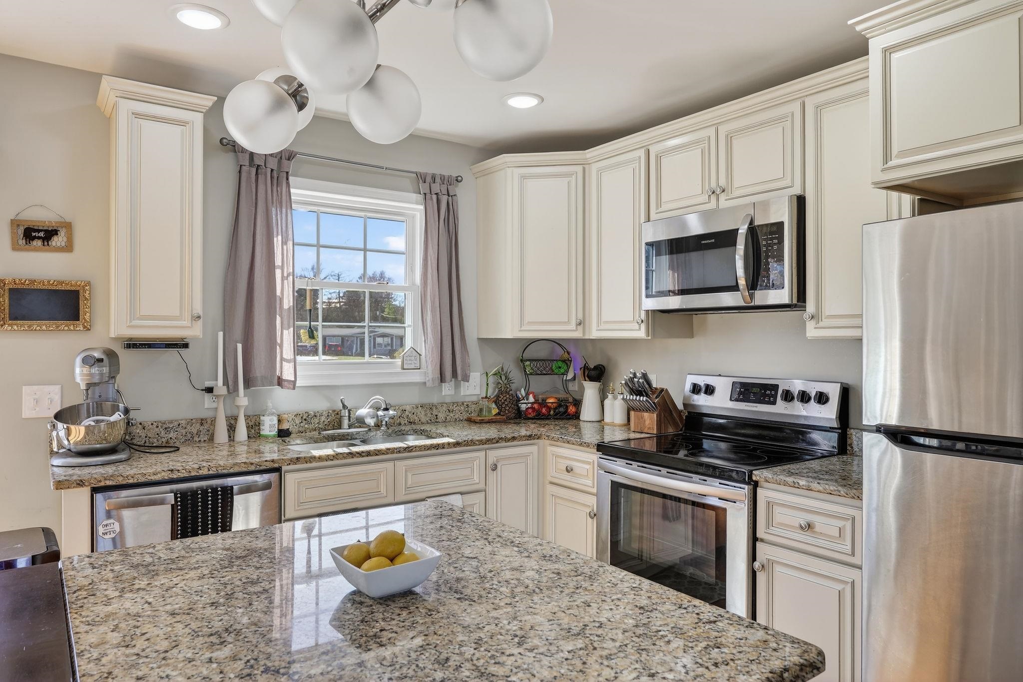 235 Locustdale Loop Shenandoah, VA 22849 - Photo 3 of 45