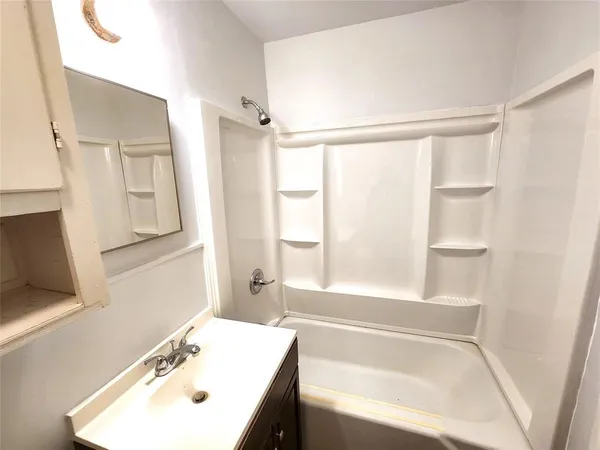 $2,100 | 3604 Valley View Road, Denton, TX 76209