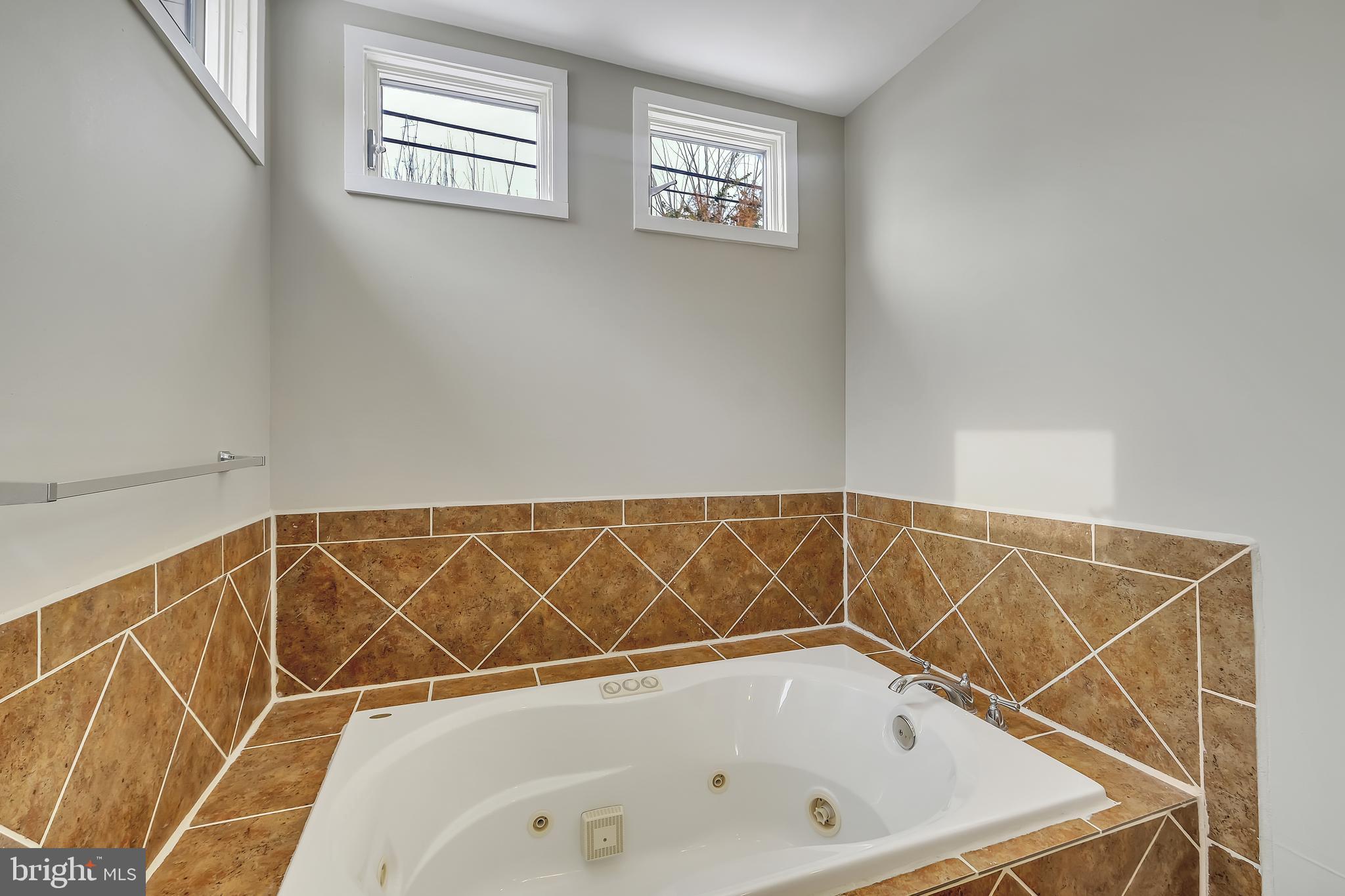 3504 Edgewood Road Baltimore, MD 21215 - Photo 19 of 60 a bathroom with a bathtub