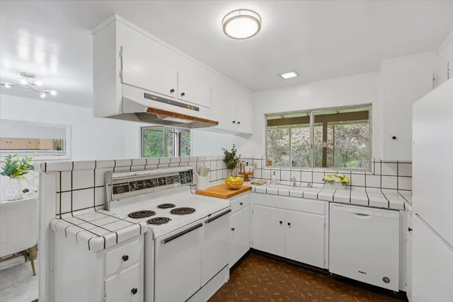 $2,999,000 | 13910 Ravenwood Drive, Saratoga, CA 95070