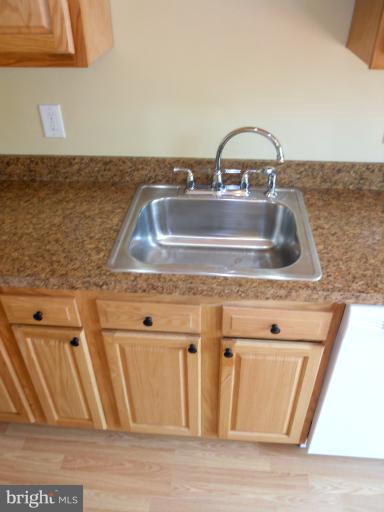 661 Queensgate Road Baltimore, MD 21229 - Photo 11 of 21 Kitchen