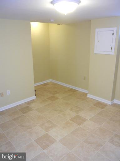 661 Queensgate Road Baltimore, MD 21229 - Photo 6 of 21 Family Room