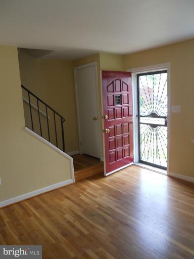 661 Queensgate Road Baltimore, MD 21229 - Photo 9 of 21 Living Room