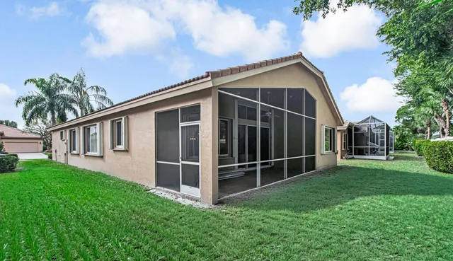 a view of front of house with a yard