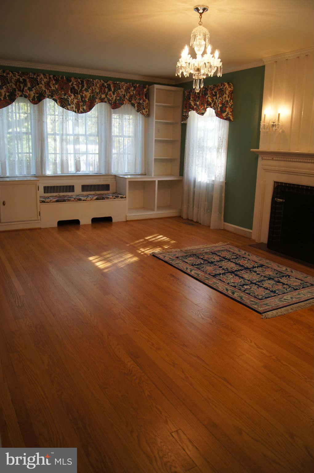 4001 Roundtop Road Baltimore, MD 21218 - Photo 9 of 30 Formal room just off center hall