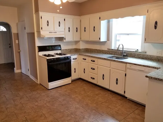 $2,250 | 49 Hillside Avenue, Unit 1, Everett, MA 02149