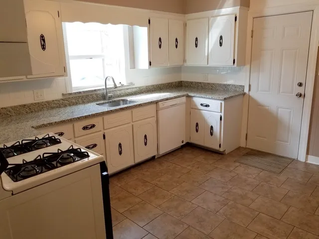 $2,250 | 49 Hillside Avenue, Unit 1, Everett, MA 02149