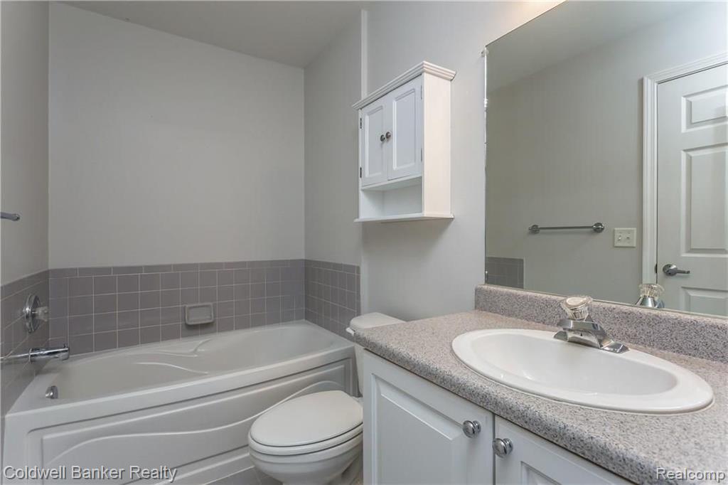41863 Mitchell Road, Unit 17 Novi, MI 48377 - Photo 17 of 39