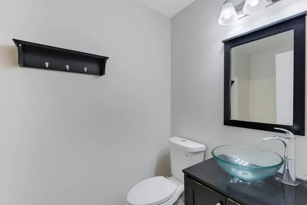 $2,100 | 302 North Hudson Place, Chandler, AZ 85225