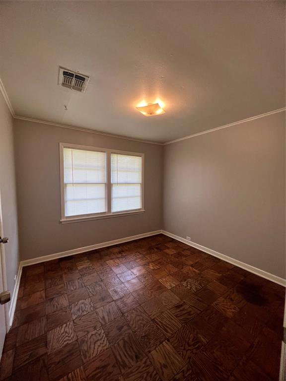 914 Huntington Lane Shreveport, LA 71106 - Photo 7 of 10 an empty room with windows