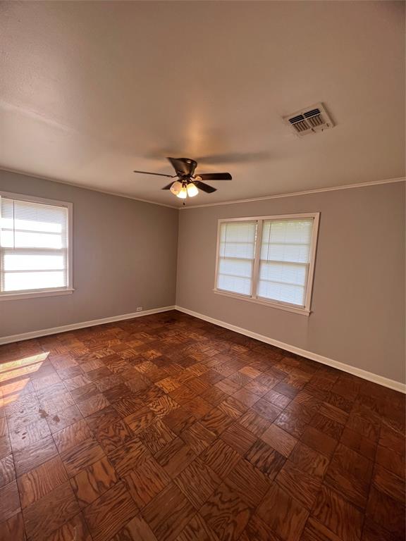 914 Huntington Lane Shreveport, LA 71106 - Photo 8 of 10 a view of an empty room with a window
