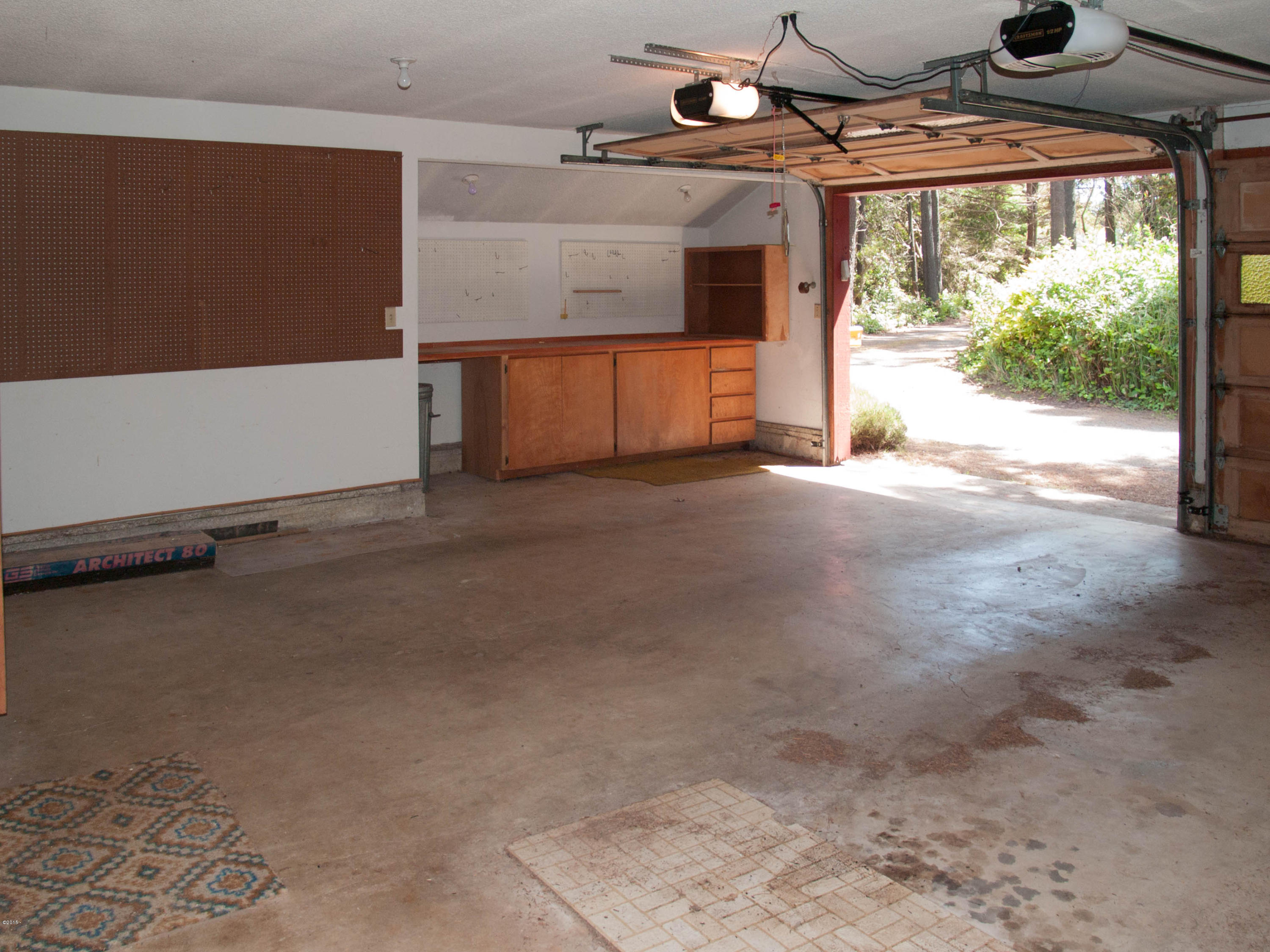 80 Ridge Place Depoe Bay, OR 97341 - Photo 25 of 36 Garage with Storage