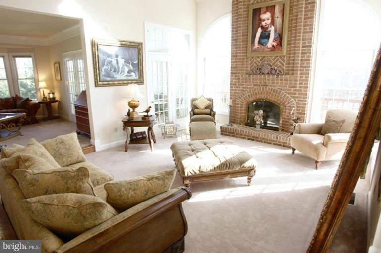 8524 Churchill Downs Road Gaithersburg, MD 20882 - Photo 7 of 30 Step-down 2-Story Family Room!
