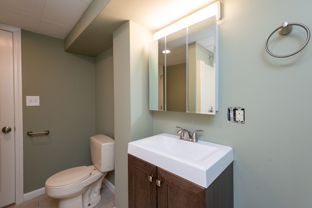 8 Glen Road Peabody, MA 01960 - Photo 11 of 40