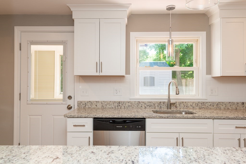 8 Glen Road Peabody, MA 01960 - Photo 16 of 40