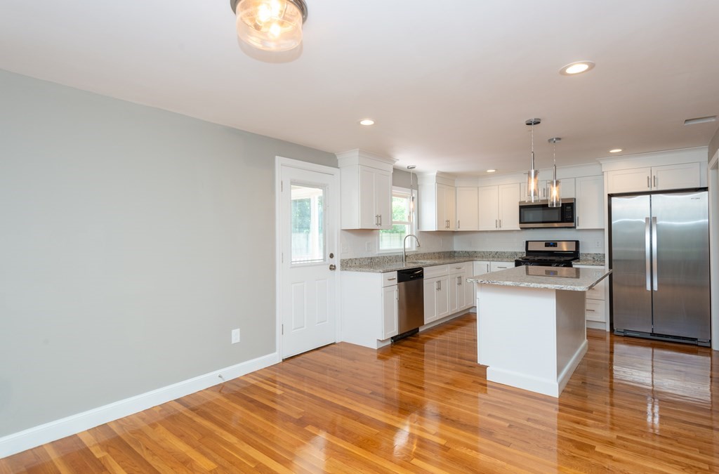 8 Glen Road Peabody, MA 01960 - Photo 18 of 40