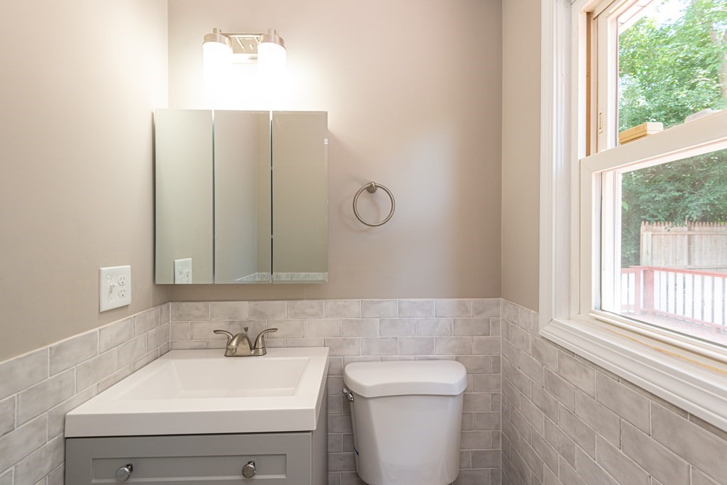 8 Glen Road Peabody, MA 01960 - Photo 23 of 40