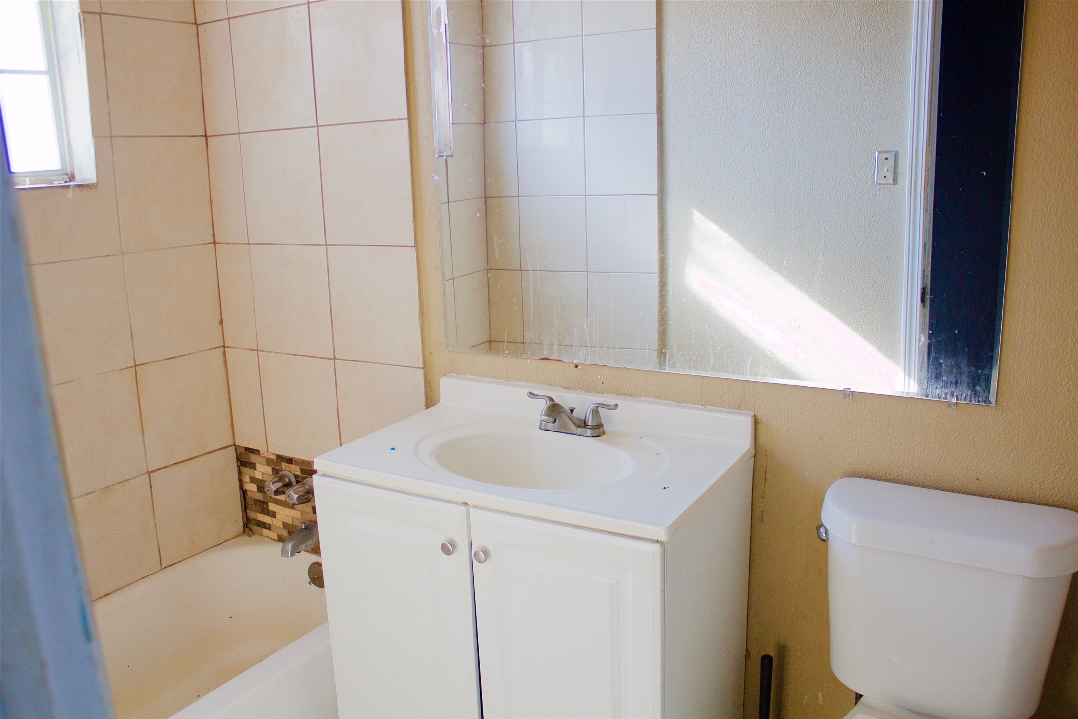 5218 Penfield Lane Houston, TX 77021 - Photo 8 of 11 a bathroom with a sink and a toilet