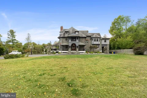 a view of a house with a big yard
