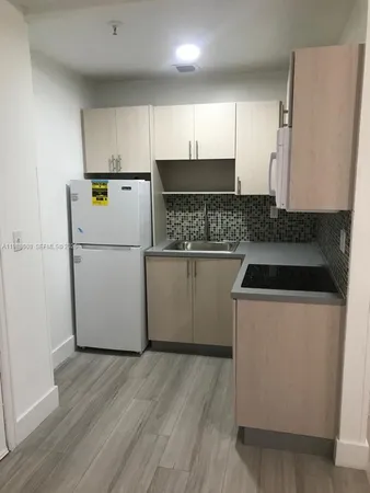 $1,900 | 2730 Collins Avenue, Unit 312, Miami Beach, FL 33140