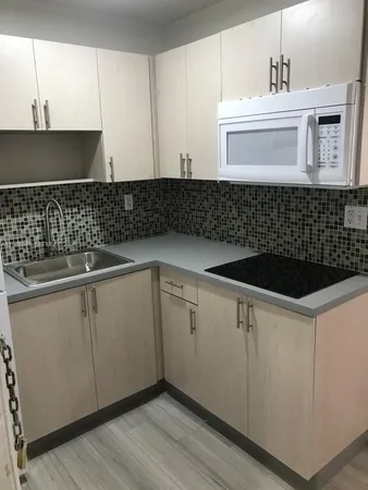 $1,900 | 2730 Collins Avenue, Unit 312, Miami Beach, FL 33140
