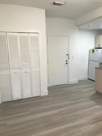 $1,900 | 2730 Collins Avenue, Unit 312, Miami Beach, FL 33140