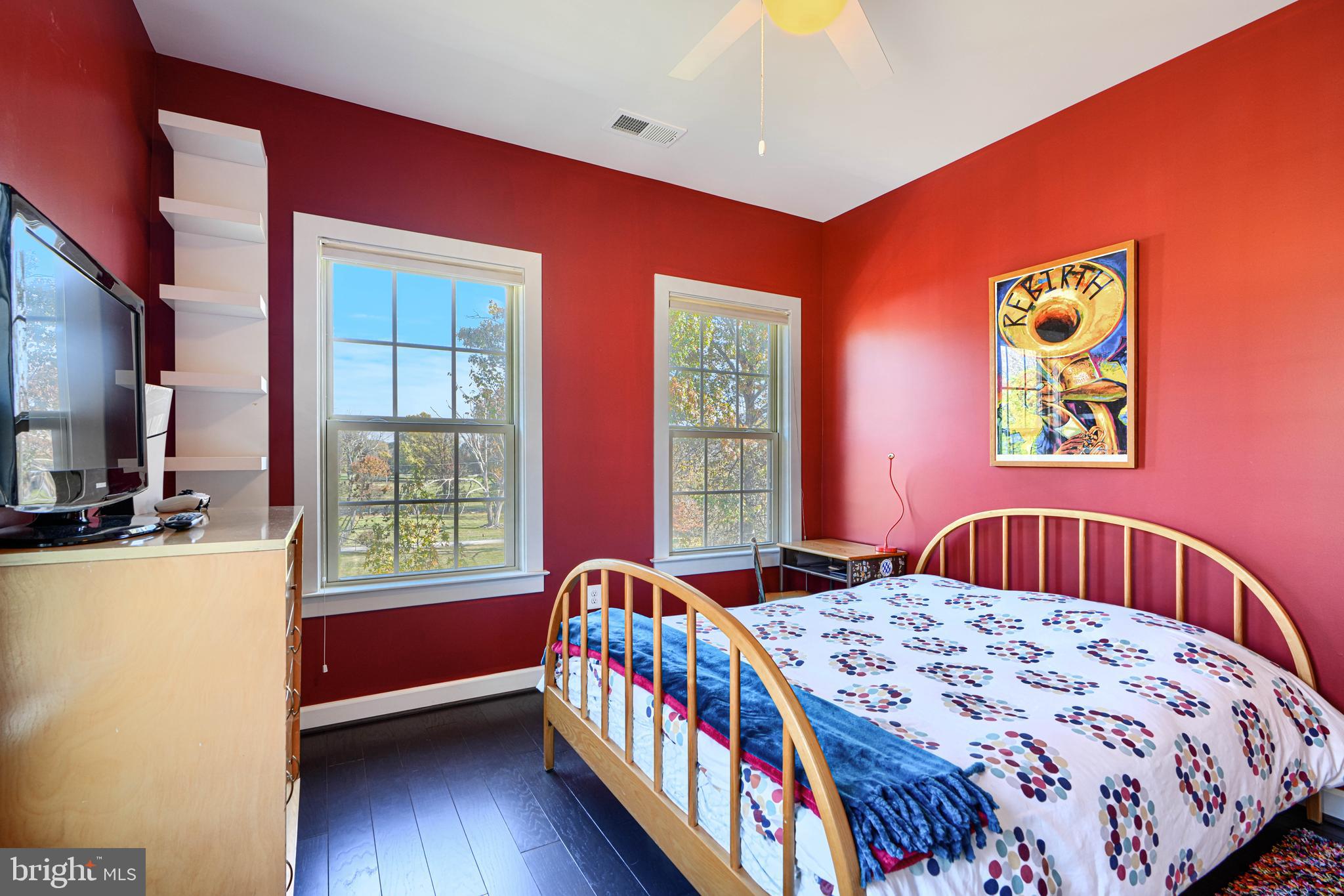 30 Wedge Way, Unit 12 Baltimore, MD 21208 - Photo 31 of 42 a bedroom with a bed and a window